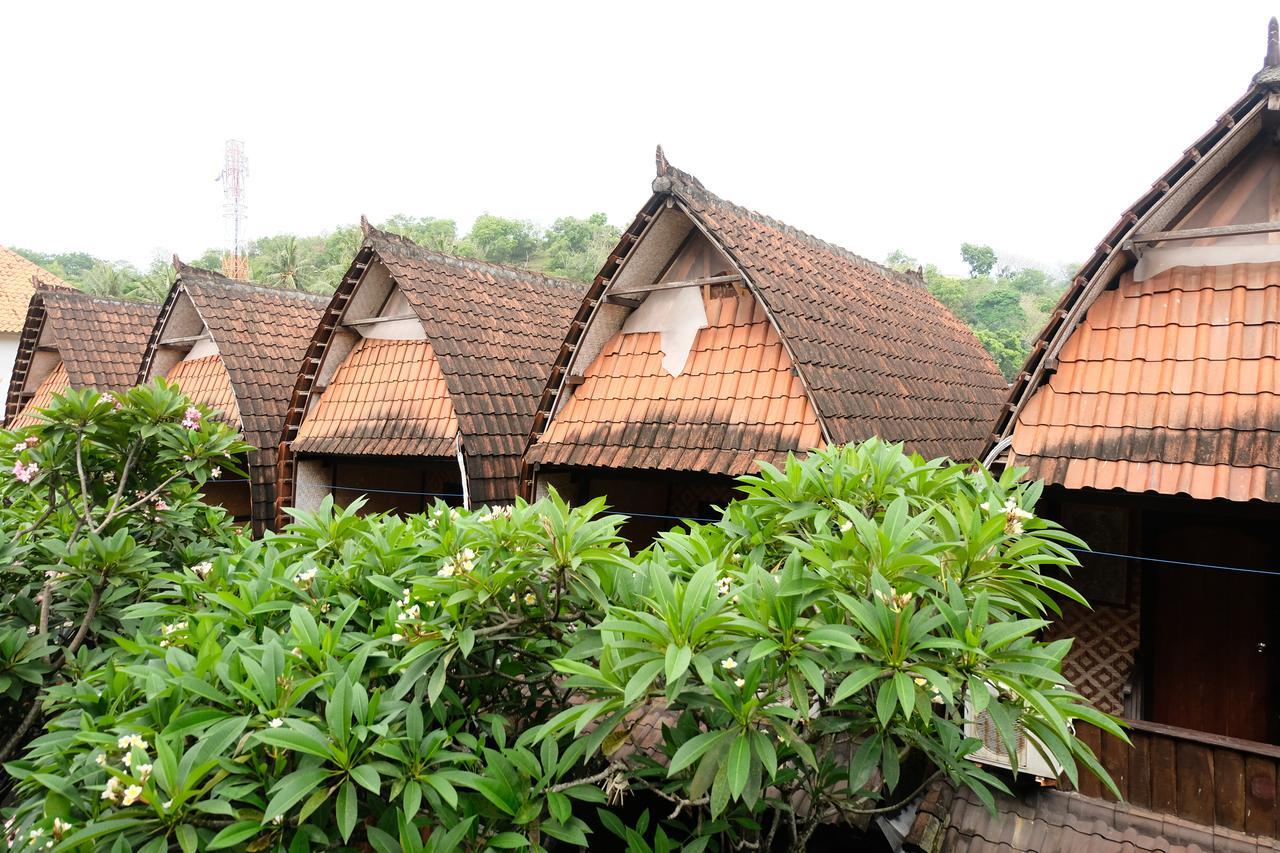 Kerti Beach Bungalow And Restaurant Padangbai  Exterior photo