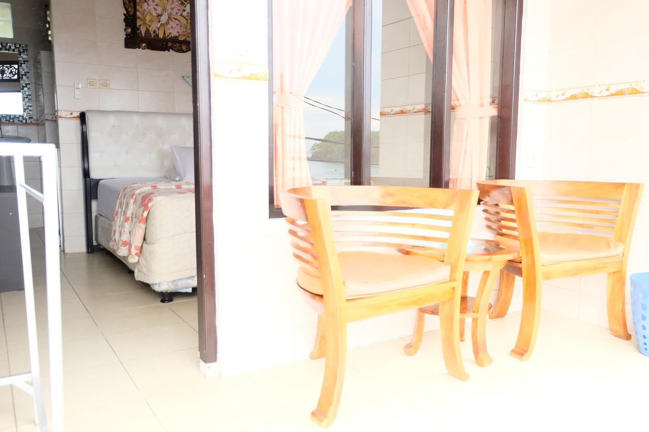 Kerti Beach Bungalow And Restaurant Padangbai  Exterior photo